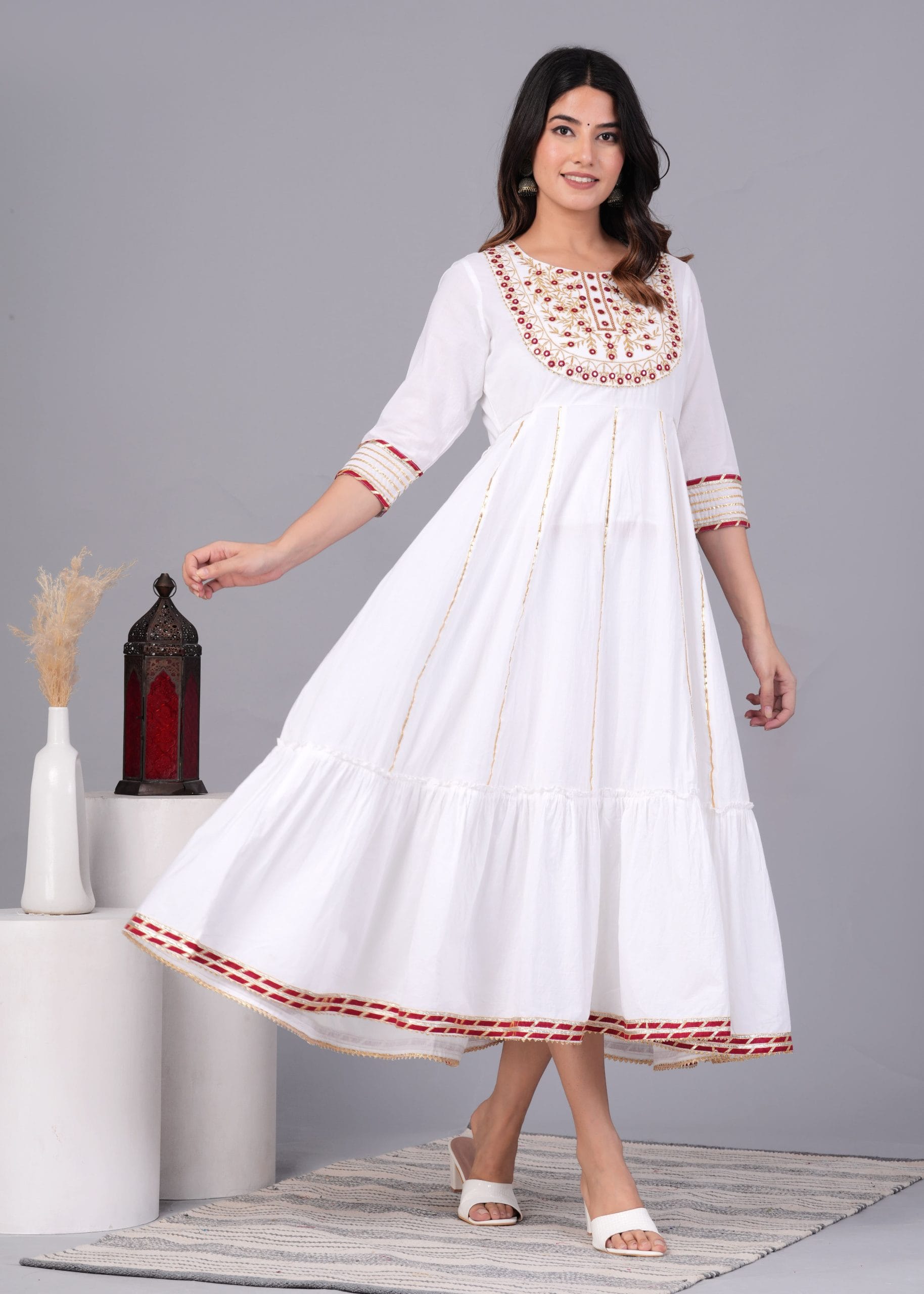 Ishya White Anarkali Kurta - View 4