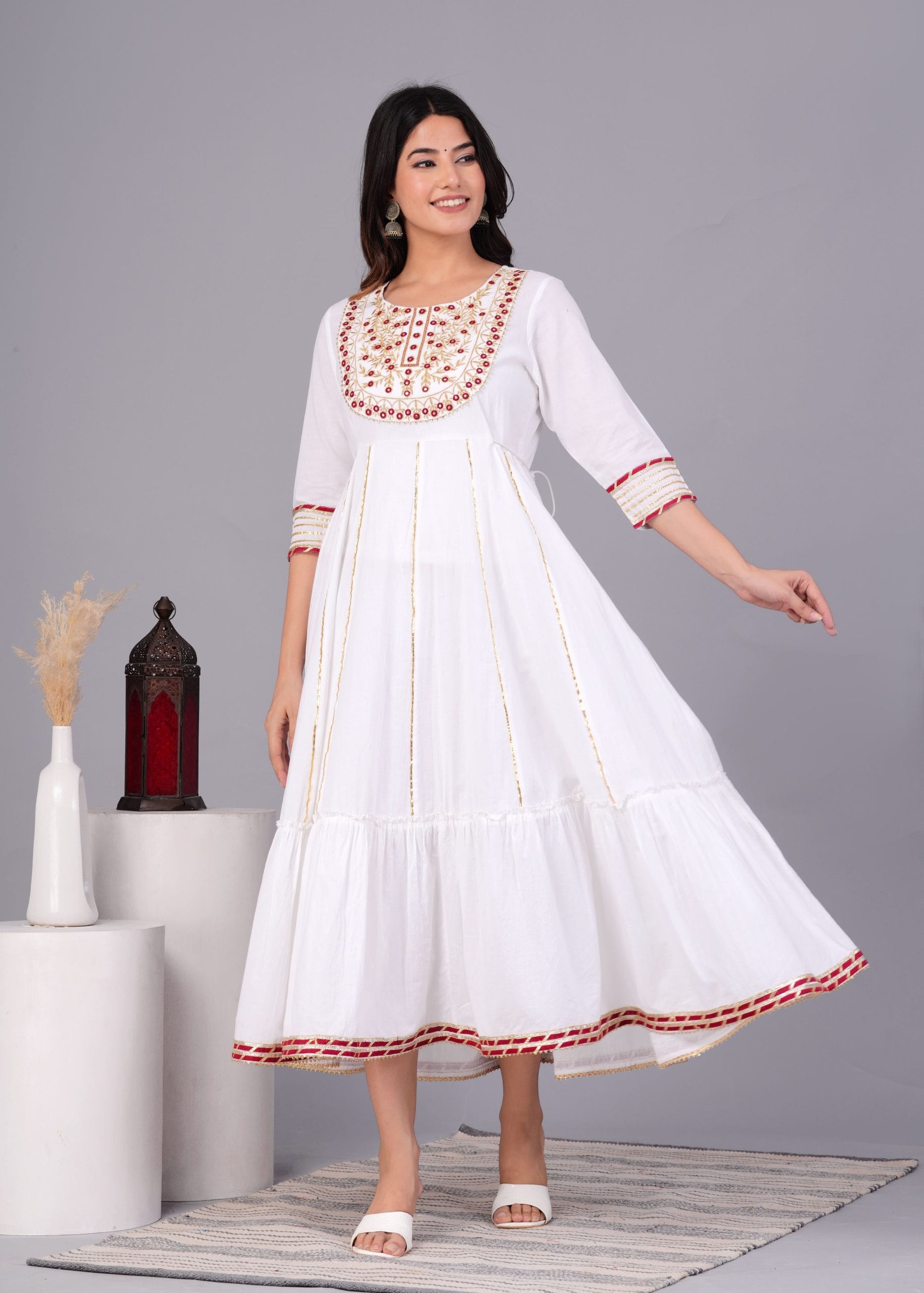 Ishya White Anarkali Kurta - View 5