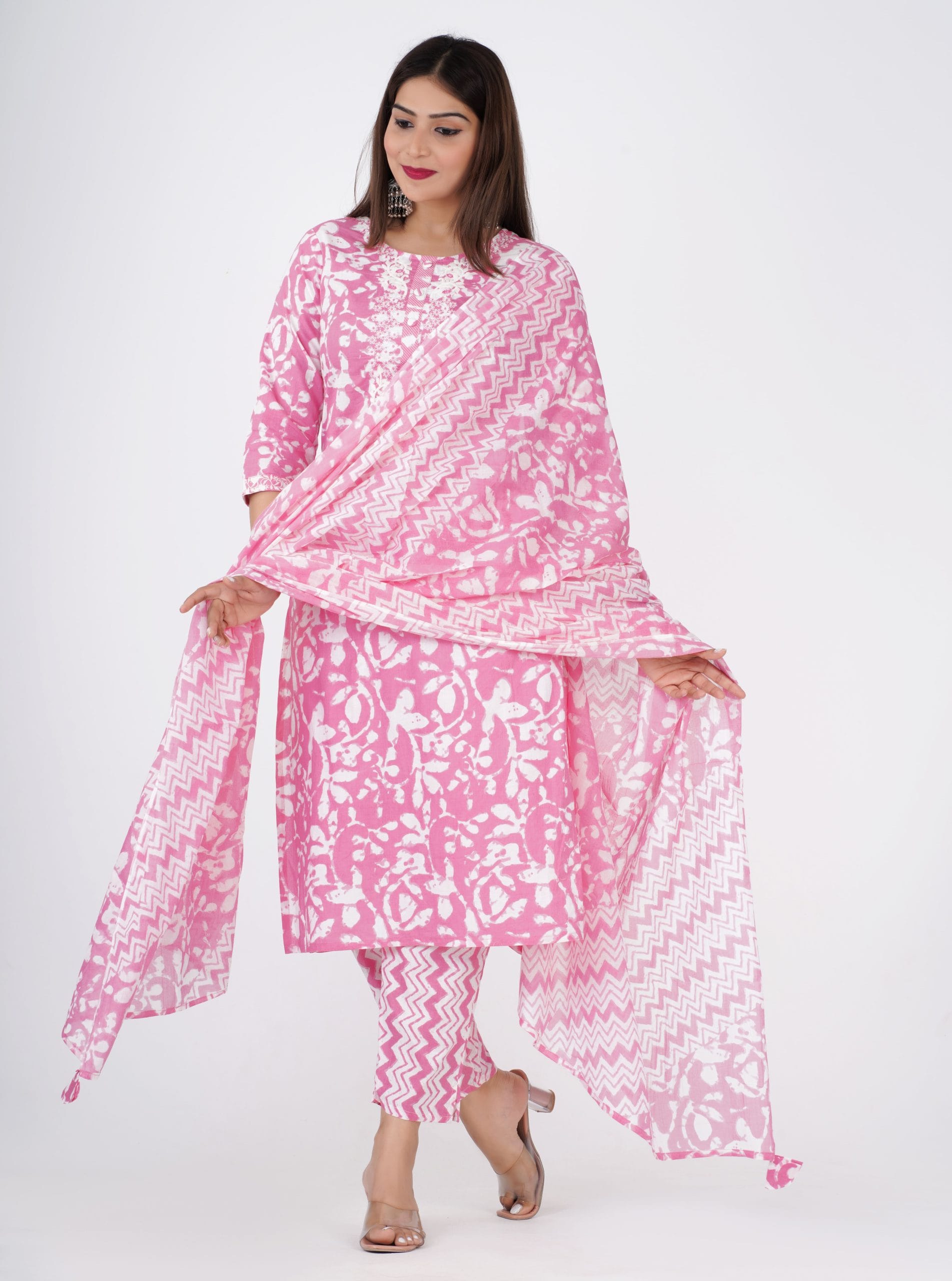 Aabha Pink Cotton Kurti Pant Dupatta Set - View 5