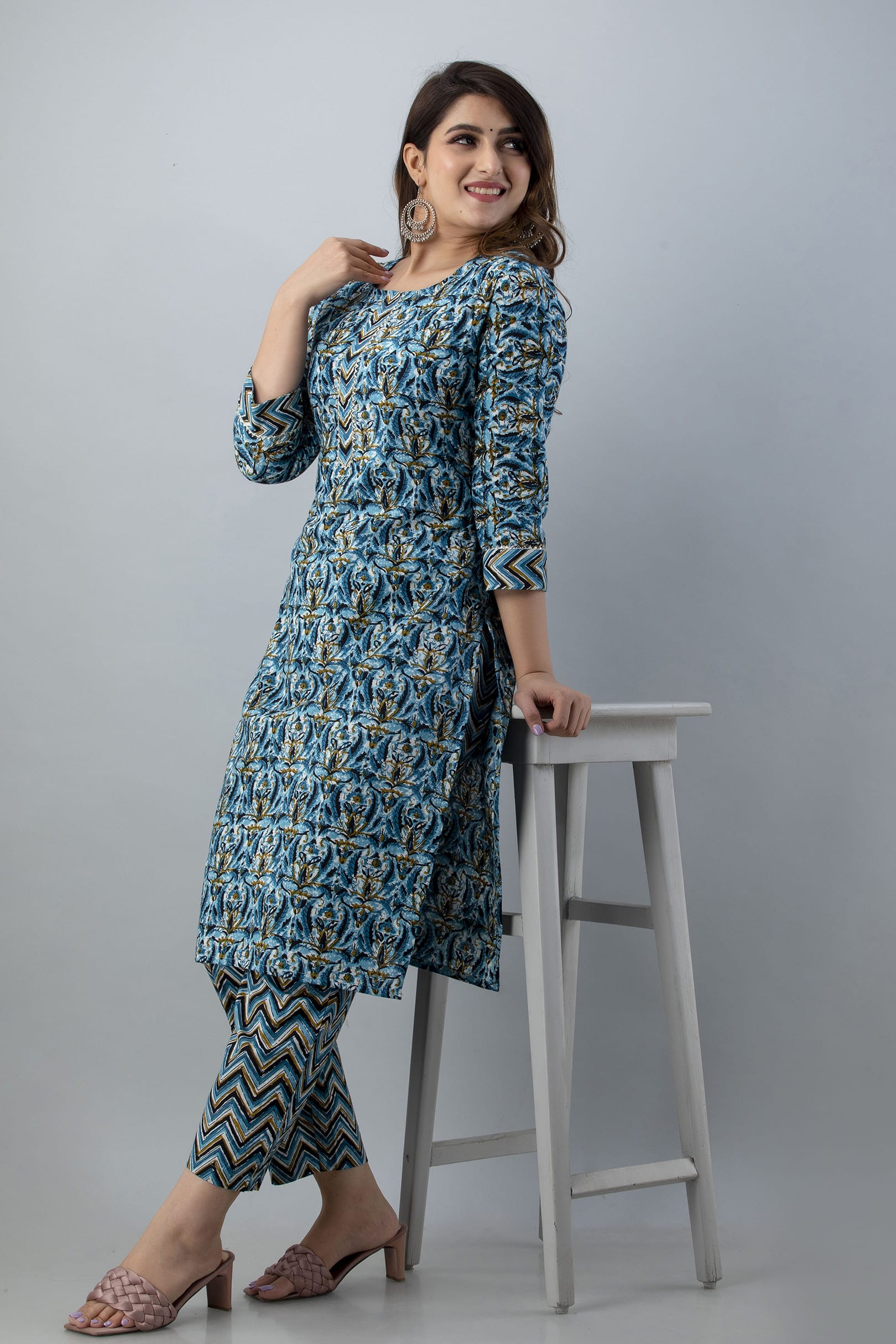 Nayra Blue Straight Kurti Pant Set - View 5