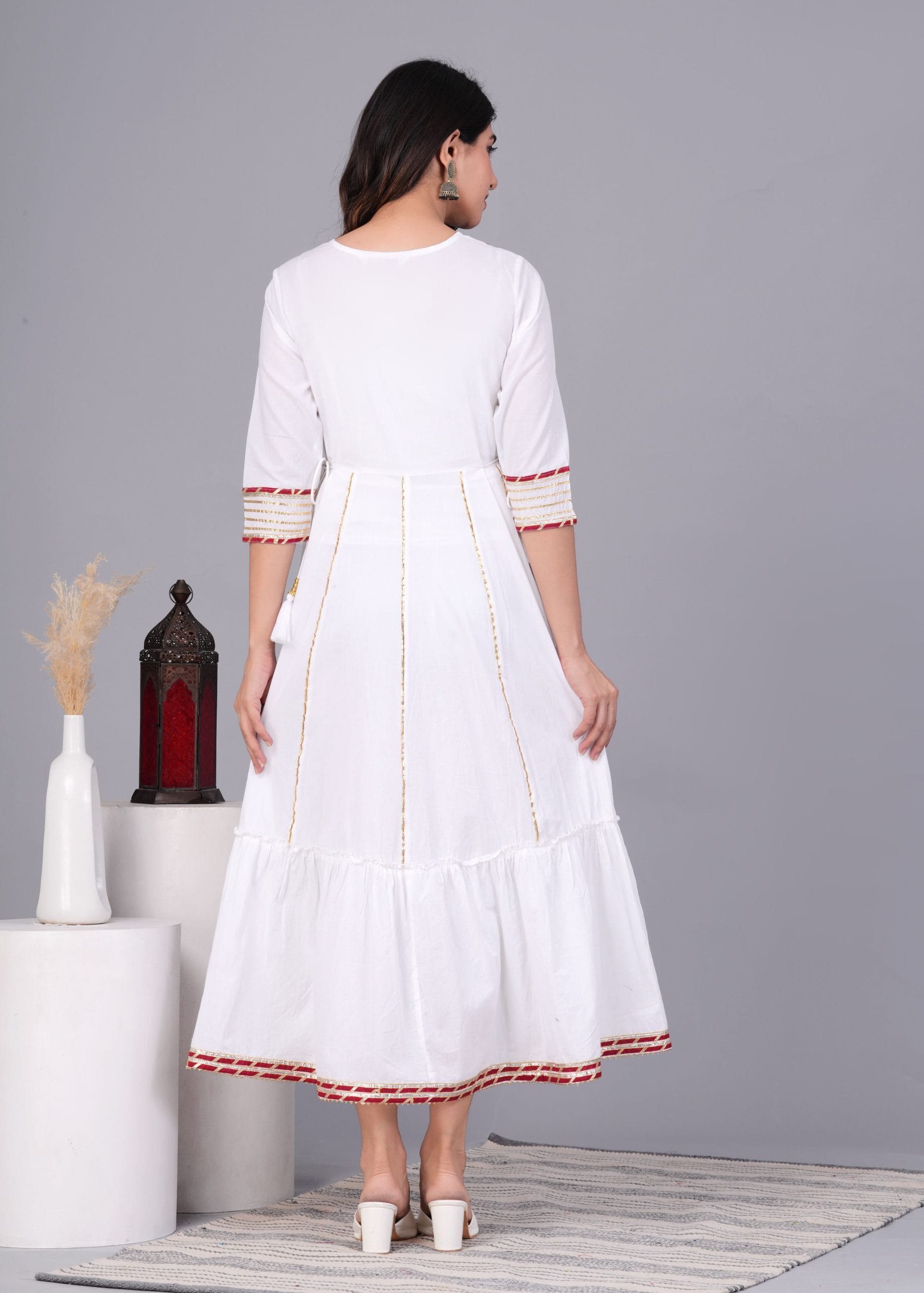 Ishya White Anarkali Kurta - View 2