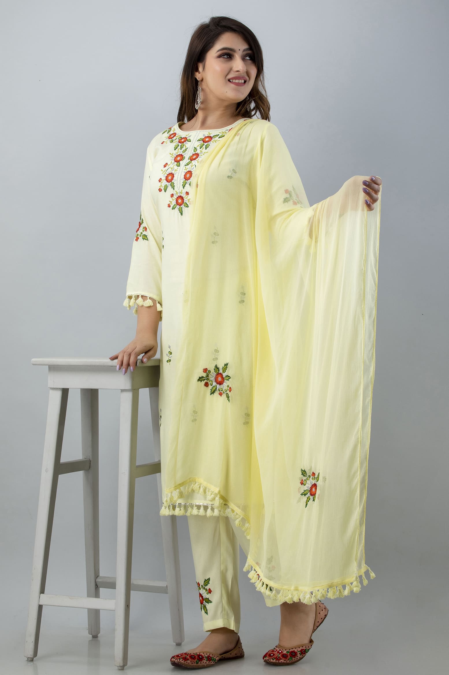 Beige Embroidered Kurta Pant Dupatta Set - View 5