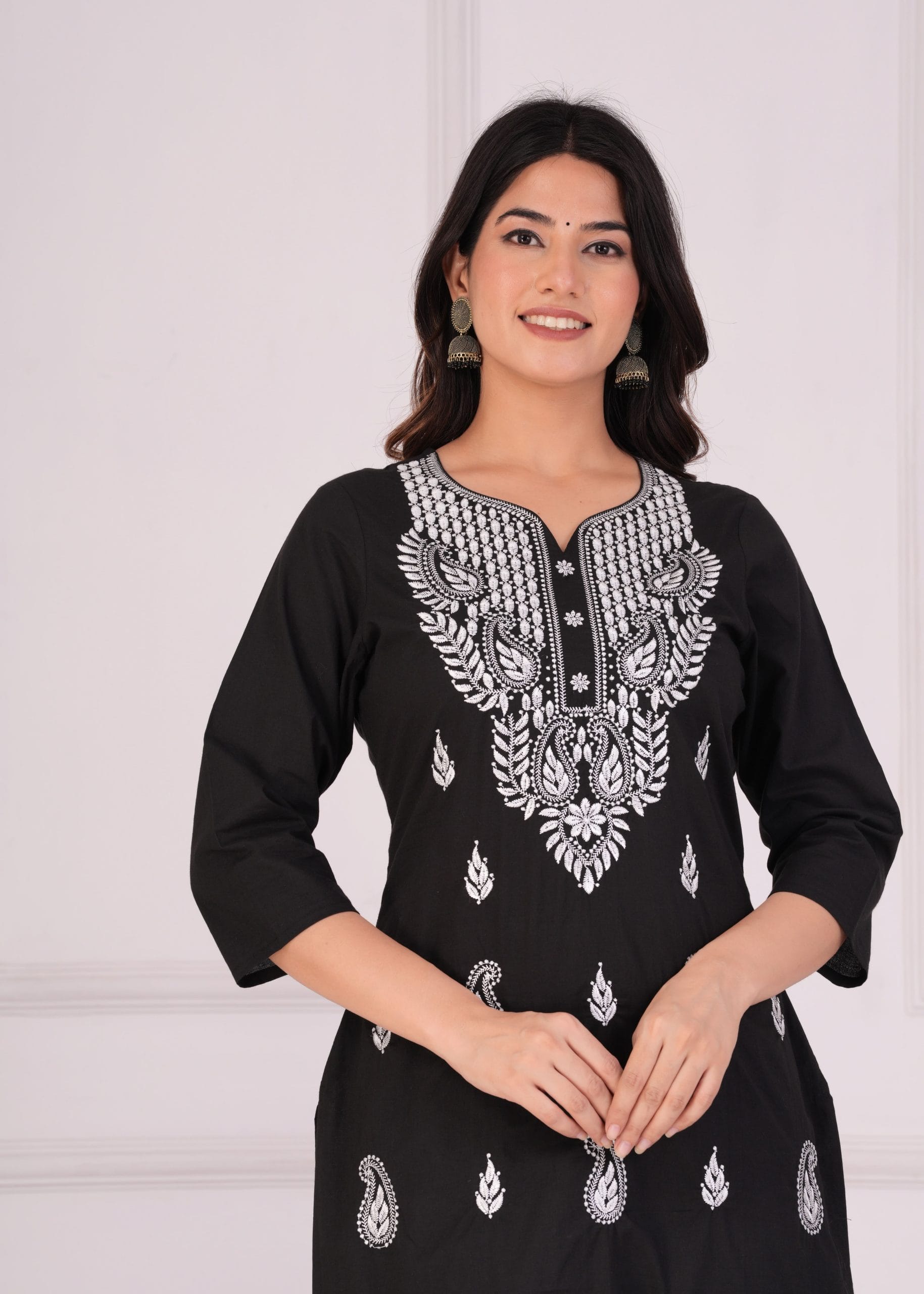 Black & White Embroidered Cotton Straight Kurta - View 4